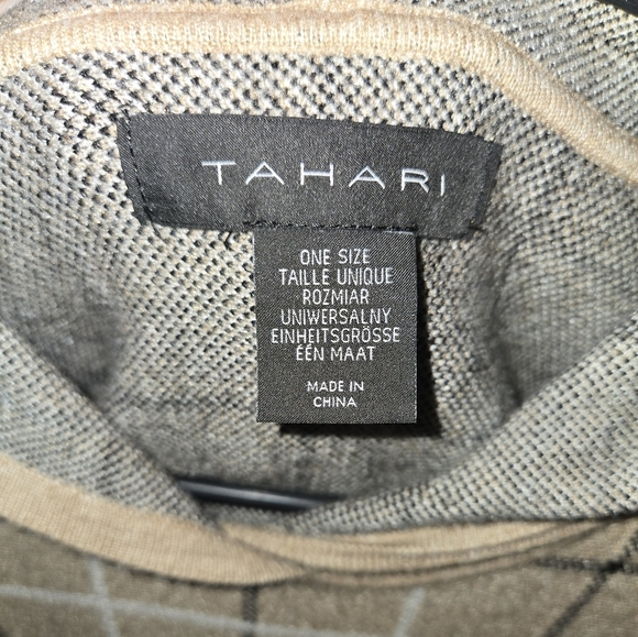 Women's One Size Fits All, Biege Plaid Hooded Ponch, Super Soft, like new! - Picture 4 of 4